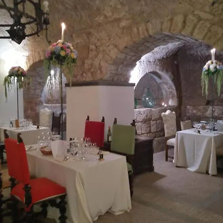 Castello Costaguti 3* Roccalvecce