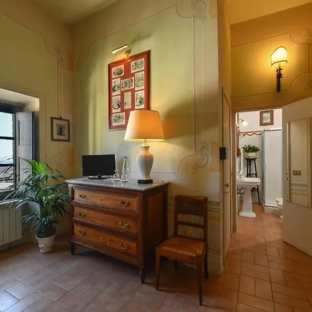 Castello Costaguti 3* Roccalvecce