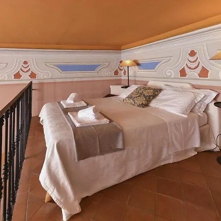 Castello Costaguti 3* Roccalvecce