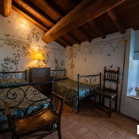 Castello Costaguti Roccalvecce