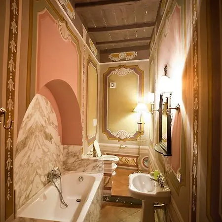 Hotell Castello Costaguti 3*