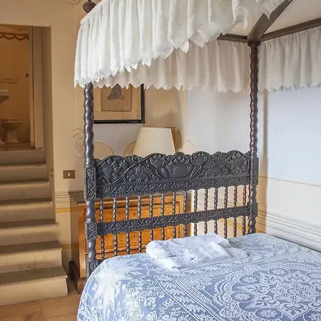 Отель Castello Costaguti 3*